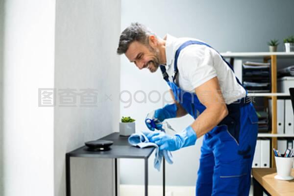 專業的清潔工辦公室清潔服務。